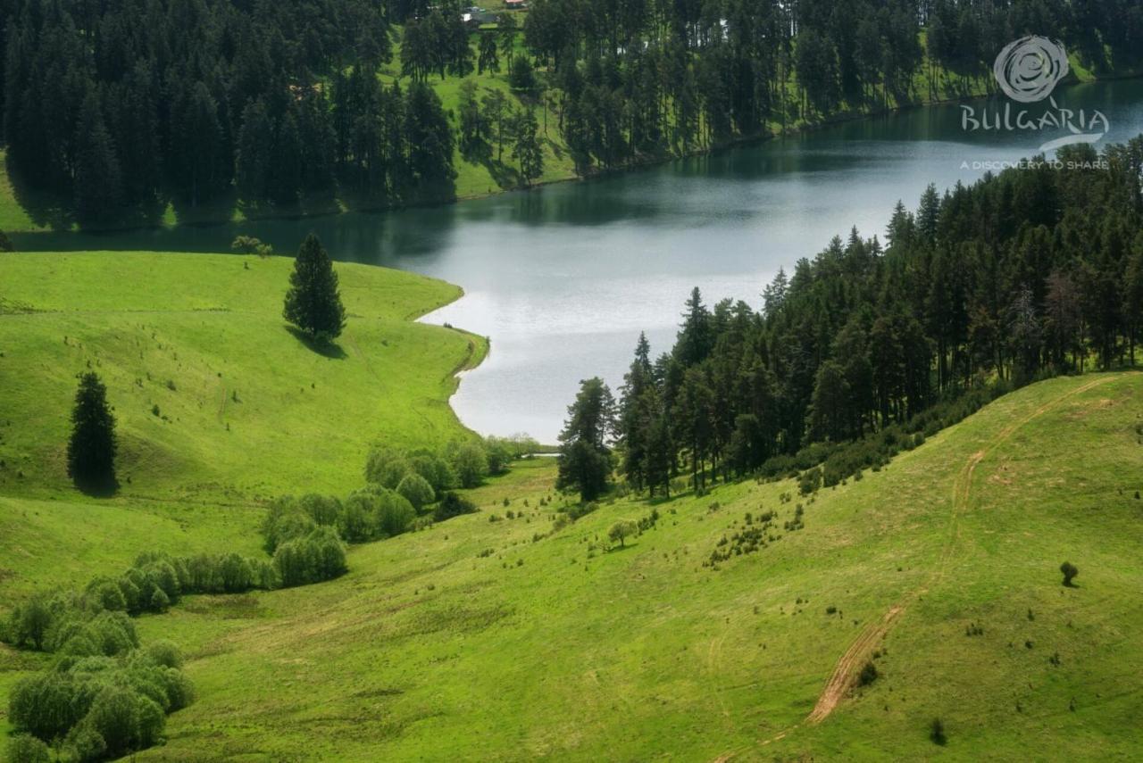 Stand'Art - апартамент в Mountain Lake complex, Смолянски езера Экстерьер фото